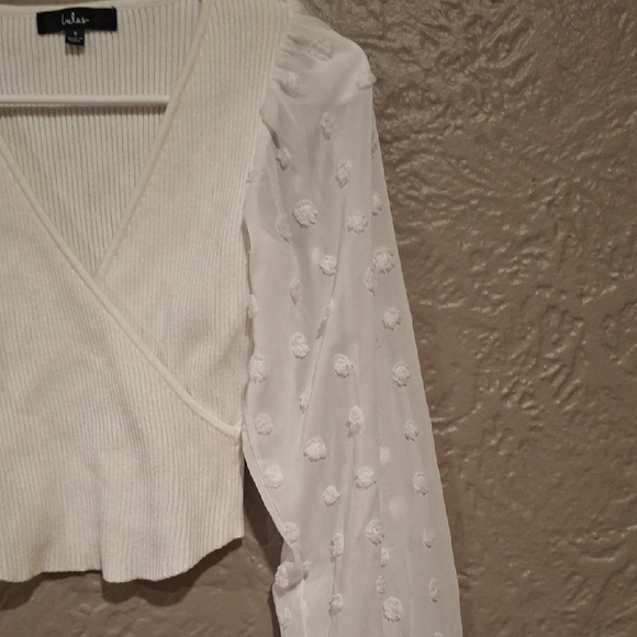 Lulu's White Cropped Blouse with V-Neckline and Billowy Sleeves - Picture 4 of 6